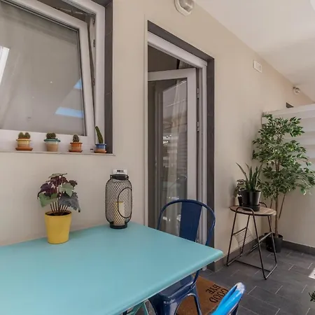 Guesthost - Scala Santa & Laterano Open Space