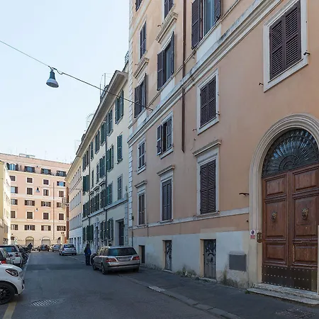 Guesthost - Scala Santa & Laterano Open Space Apartmán Řím